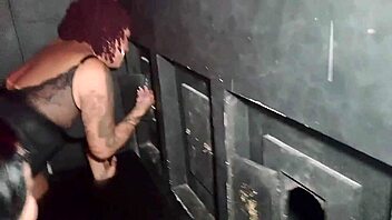 Levei meia irma para cabine gloryhole ela excitada gloryhole action