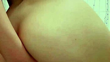 una paja en el baño con dildo y juguetes caseros, esa latina colombiana joven se masturba en la ducha