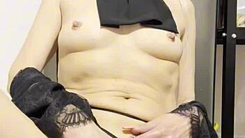 Watch this arab milf show herself and reach the strongest orgasm ever through fingering