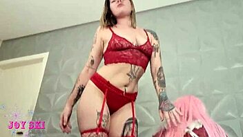 Learn to serve as sissy maid in lingerie with feet worship