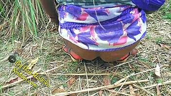 Intialainen pari villiintyy ulkona viidakossa, luonto tuntuu näin kuumalta!