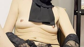 Watch this arab milf show herself and reach the strongest orgasm ever through fingering