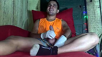 During live, best friend surprised me with her tasty pussy bare