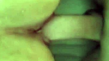 não aguentei o tesão e gozei dentro da namorada do meu amigo gostosa com piercing na buceta creampie