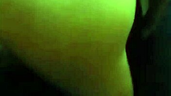 voy por mi media hermana a su escuela y al llegar a casa me la cojo de perrito y abierta de piernas video casero real