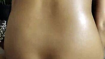 marido no aguantou e fez esposa peluda sentar para lamber