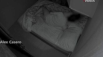 चुपके से चोदो वरना सुन लेंगे