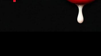 she shows how she opens her ass in short video