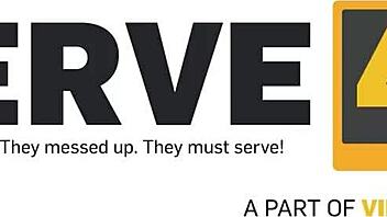 Girl showed her nipples to the delivery guy for a burger