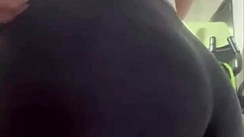 she shows how she opens her ass in short video