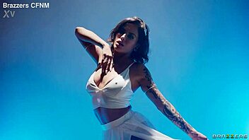 What a fucking foursome with Kira Noir?