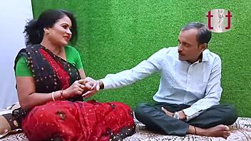 हॉर्नी सविता भाभी मफ डाइविंग से इंटेंस प्लेजर फील करती है