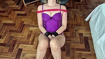 Trouxe a sub para casa e fodi ela. What girl on girl ass lesbian action follows?