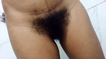 Desi Indian Teen 18+ Shows Amazing Pussy & Boobs