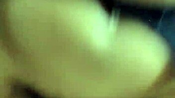 marido no aguantou e fez esposa peluda sentar para lamber