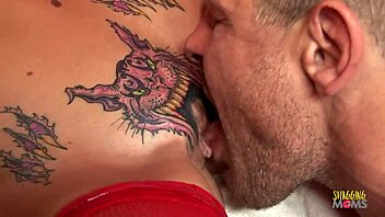 Skinny blonde with pussy tattoo gets creampie on red couch