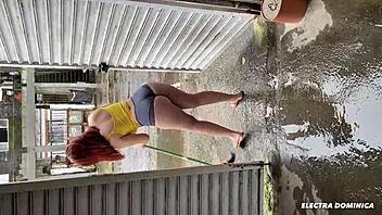 eu contratei essa empregada latina para a obra, ela tem bunda linda e todos babaram