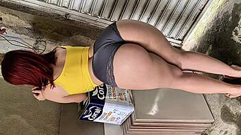 eu contratei essa empregada latina para a obra, ela tem bunda linda e todos babaram