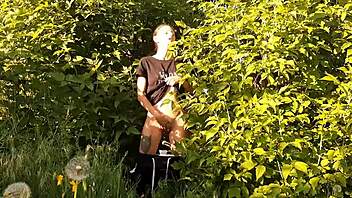 Risky public female masturbation in nature - girls fly orgasm