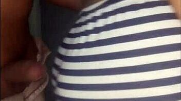 Follando a mi hermanastra y acabando en su boca