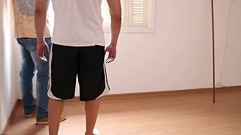 minha esposa dando uma ajudinha no comprador para vender mais rápido minha casa, com cowgirl latina sex