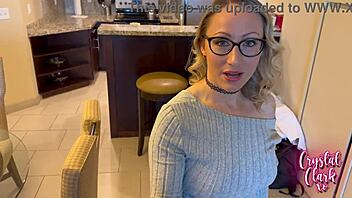 A hot woman, a friend's mom, wanted sex with a big dick