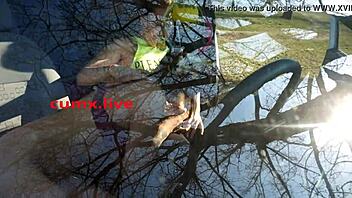 Girlfriend gets fucked on her car outdoors