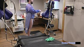 Latina Jasmine Rose v ribjih mrežah