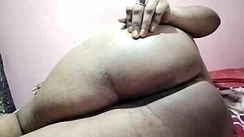 indian aunty twerks ass after sex