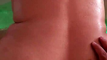 mi madrastra acepta ir al jaccuzi para follar con natural tits