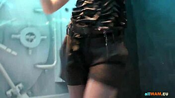 Hot Euro Babes Show Dance Moves!
