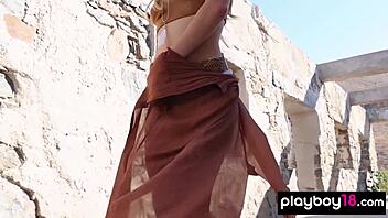 Rebekah Cotton strips naked outdoors 😍