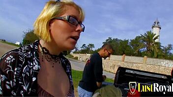 i saw that fat blone milf get her dikxy ass fuked by strangers.