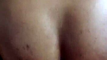 marido no aguantou e fez esposa peluda sentar para lamber