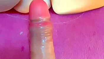 Loira gostosa se masturbando intensamente