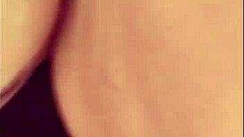 Siguiendo A Madura En La Calle Con Falda E Hilo