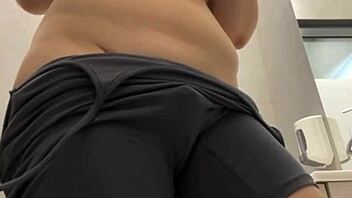 Fingering that BBW pussy in public, so risky! 😈