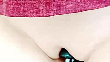 Maturemons Wet Pussy Slides with Cameltoe