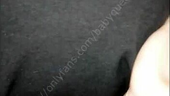 Mikaela estudiante de psicología le encanta que le metan el dedo