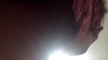 bajo la falda de mi vecinita latina masturbando su pussy