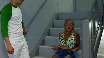 Stepbrother And Stepsister Sneak Out For Outdoor Taboo Sex