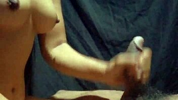 Wow, teen gives handjob to cumshot!