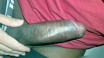 Cuckold hubby invites friend for milky fun 😏