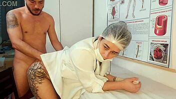 Paciente Tem Ereção Ao Sentir Toque Da Enfermeira