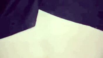 Amoosinas Cums On White Ass In WC