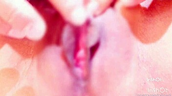 asian girl massages her clit 😍