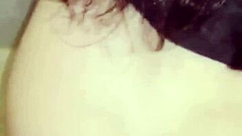 Amoosinas Cums On White Ass In WC