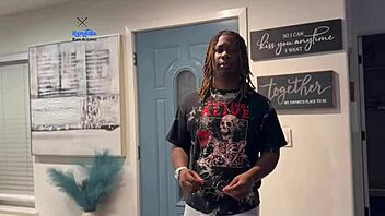 delivery guy gets juicy cum on his gaping big ass 😏