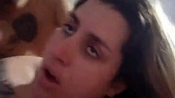 esas nalgas rebotan rico, me gusta chuparla toda y que me de bien 😍