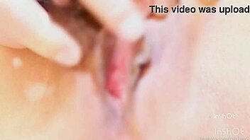 asian girl massages her clit 😍